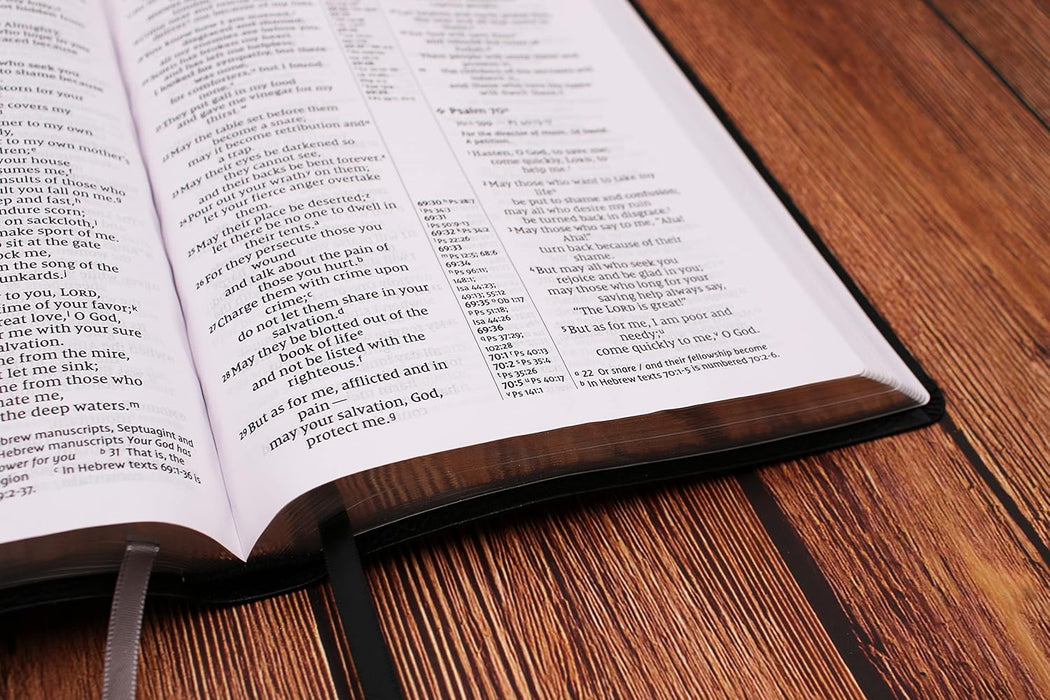 NIV, Thinline Reference Bible (Deep Study at a Portable Size), Large Print, Bonded Leather, Black, Red Letter, Comfort Print - Morning Star Christian Bookstores