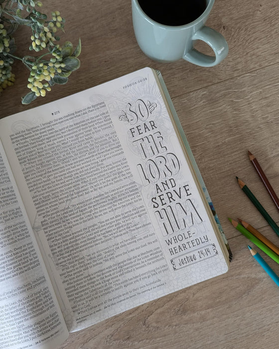 Inspire Bible Large Print NLT, LeatherLike, Floral Fields with Gold