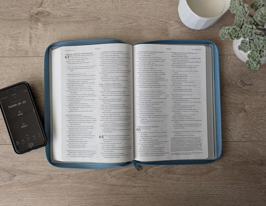 NLT Large Print Thinline Reference Zipper Bible, Filament Enabled (LeatherLike, Baby Blue Blossoms, Red Letter)