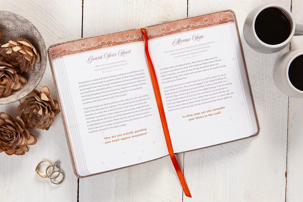 Mr & Mrs: 365 Daily Devotions for Busy Couples