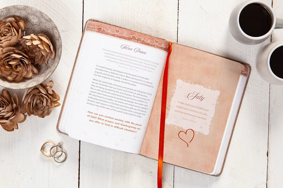 Mr & Mrs: 365 Daily Devotions for Busy Couples