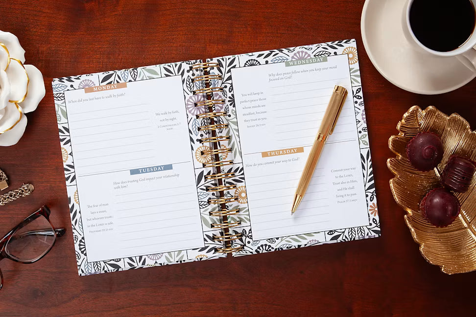 Daily Bible Study for Women: A 365 devotional journal