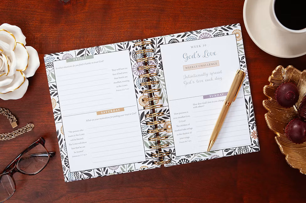 Daily Bible Study for Women: A 365 devotional journal